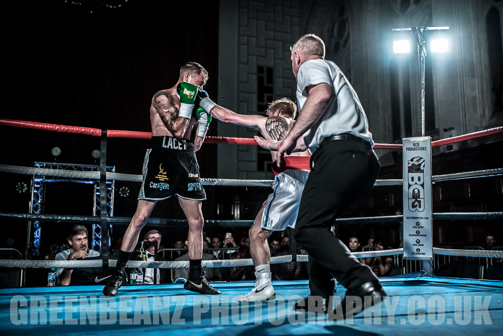 Liam Richards connects with UK Boxer Des Newton at Plymouth Guildhall
