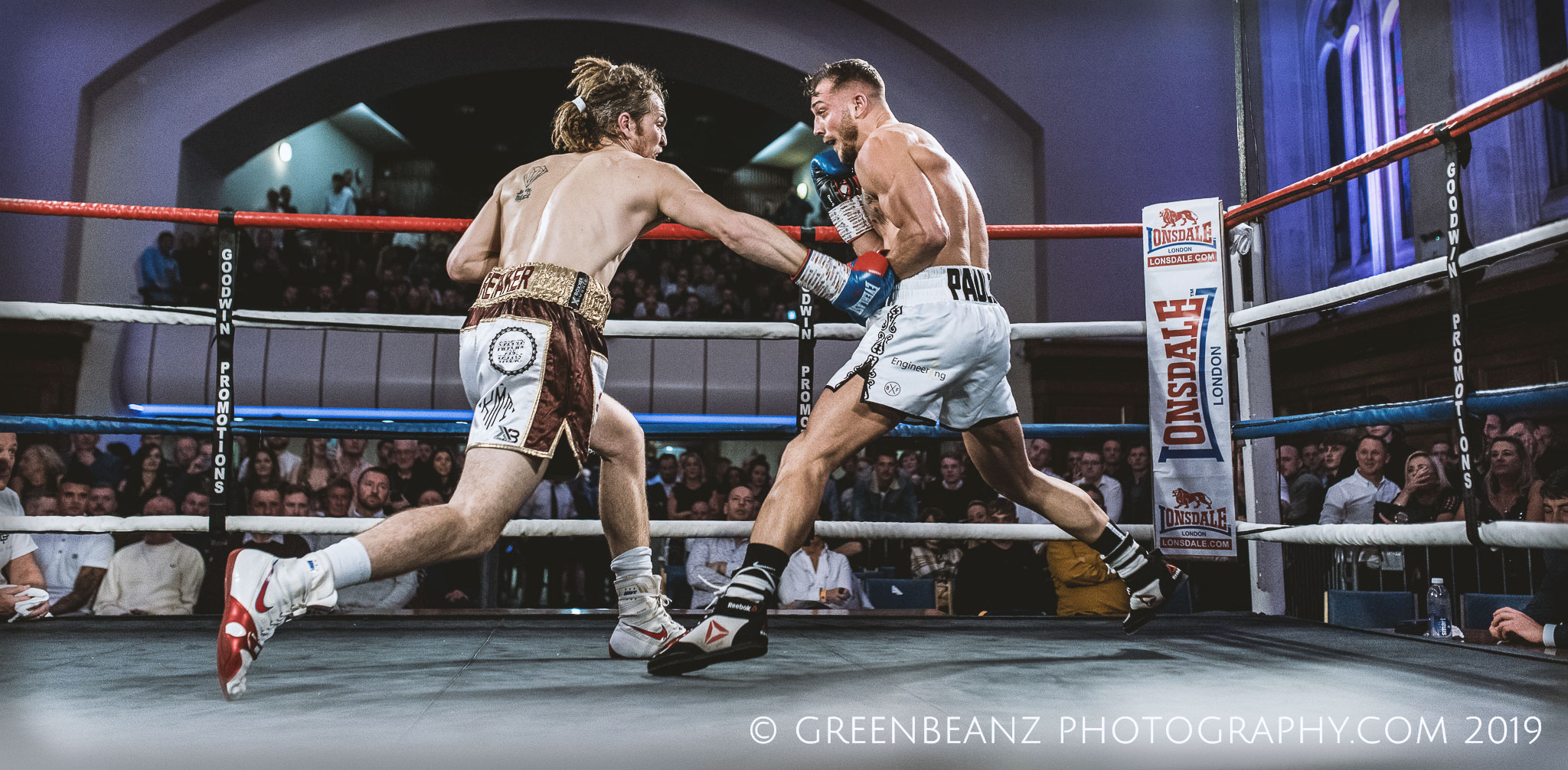 Challenger Robbie Chapman fighting Champion Brad Pauls in Plymouth
