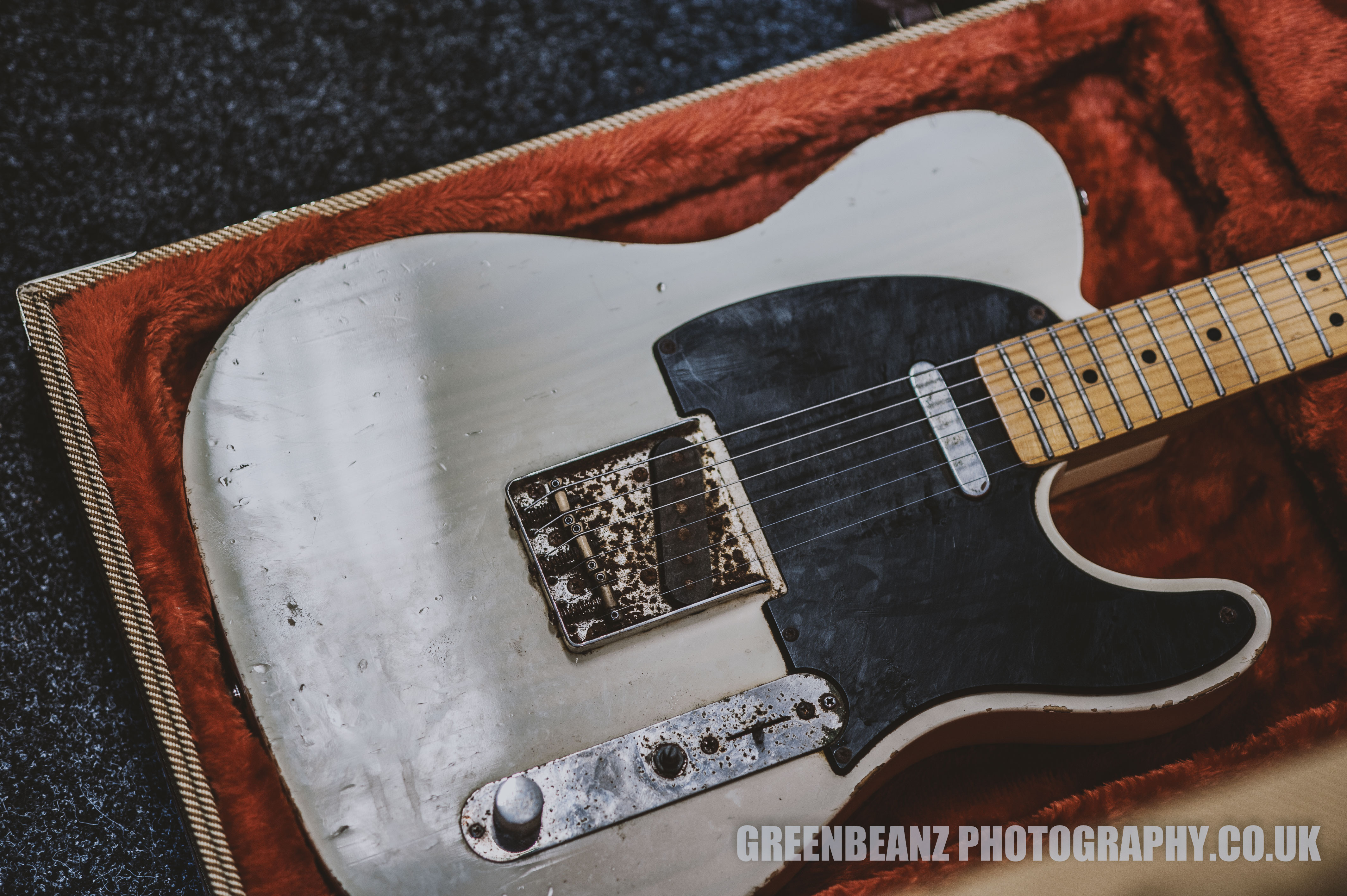 Rusty Guitar in case Rusty Guitar in case